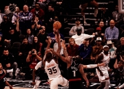 开云平台-伦纳德精彩表现带领球队轻松取胜的简单介绍