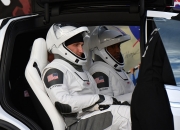 开云下载-阿斯顿马丁翻盘雷诺车队，皮亚斯特里扛起全队