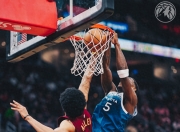 开云APP-鹈鹕鏖战爵士，戈贝尔惊艳四座