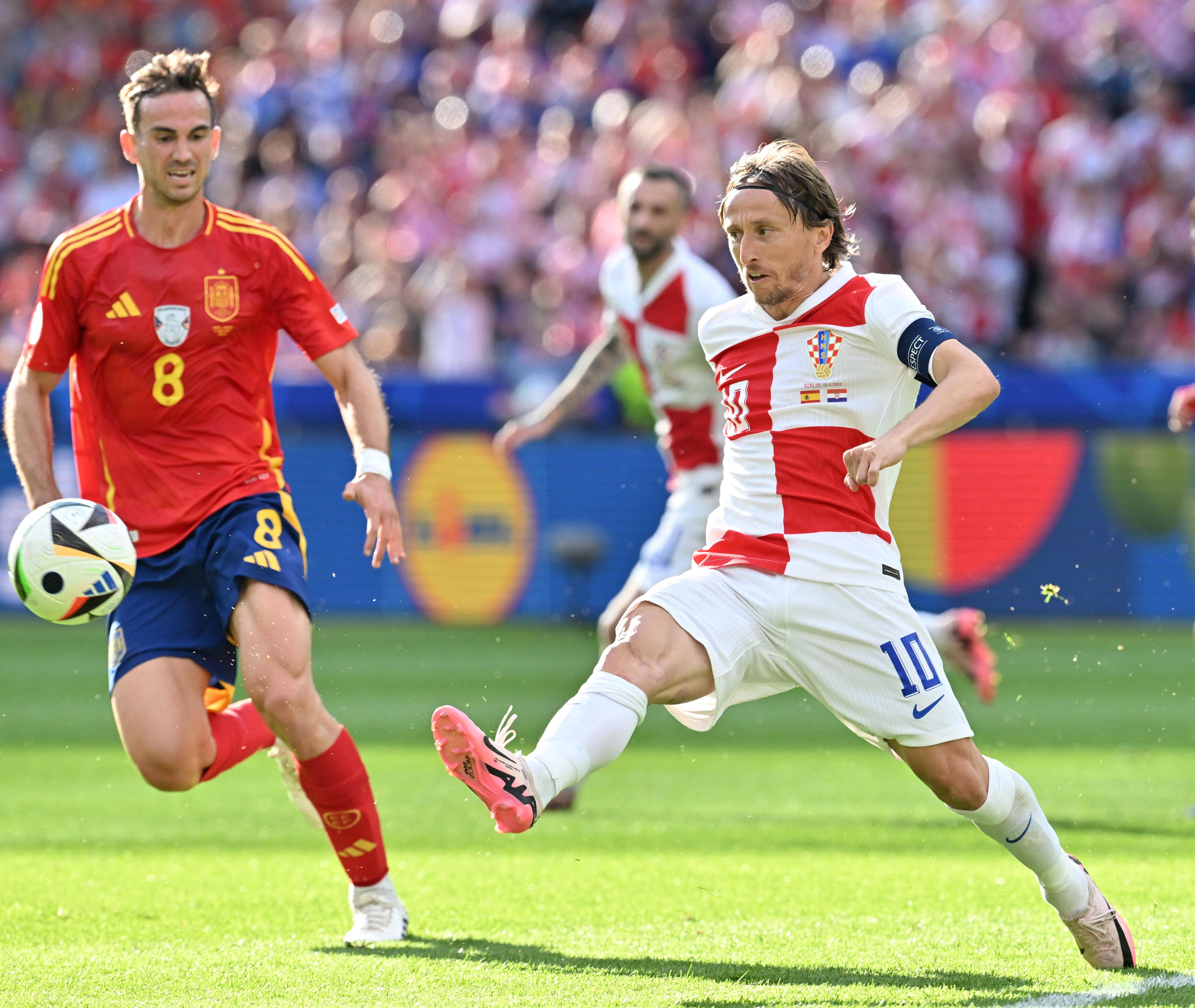 关于西班牙队豪取小组赛三连胜晋级欧锦赛的信息 关于西班牙队豪取小组赛三连胜晋级欧锦赛的信息