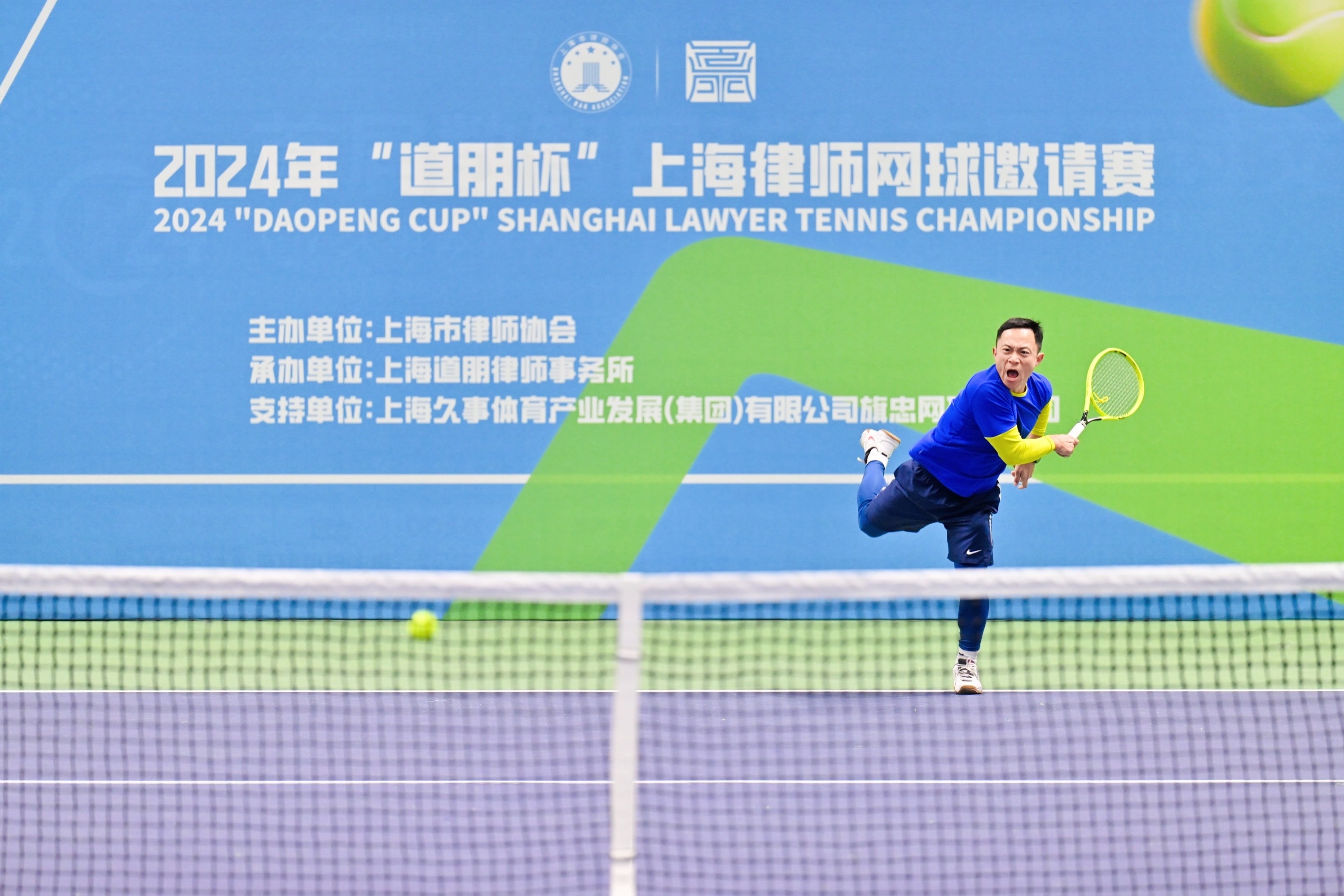 关于赛场上球员们大放异彩，精湛技术令人叹为观止的信息