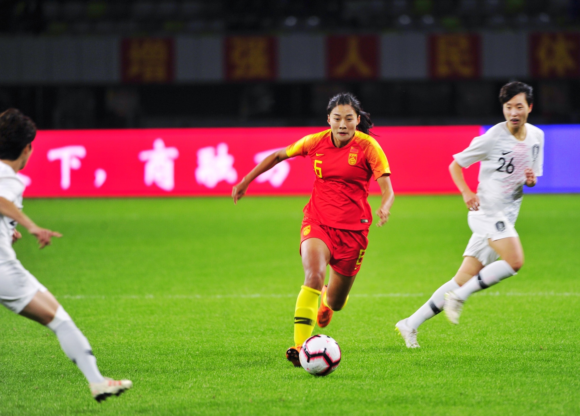 中国女足再度赢得胜利,晋级半决赛 中国女足再度赢得胜利,晋级半决赛