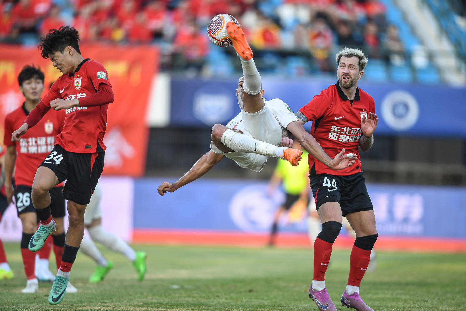 包含长春亚泰逆转取胜,奋勇拼搏斩获三分的词条 包含长春亚泰逆转取胜,奋勇拼搏斩获三分的词条