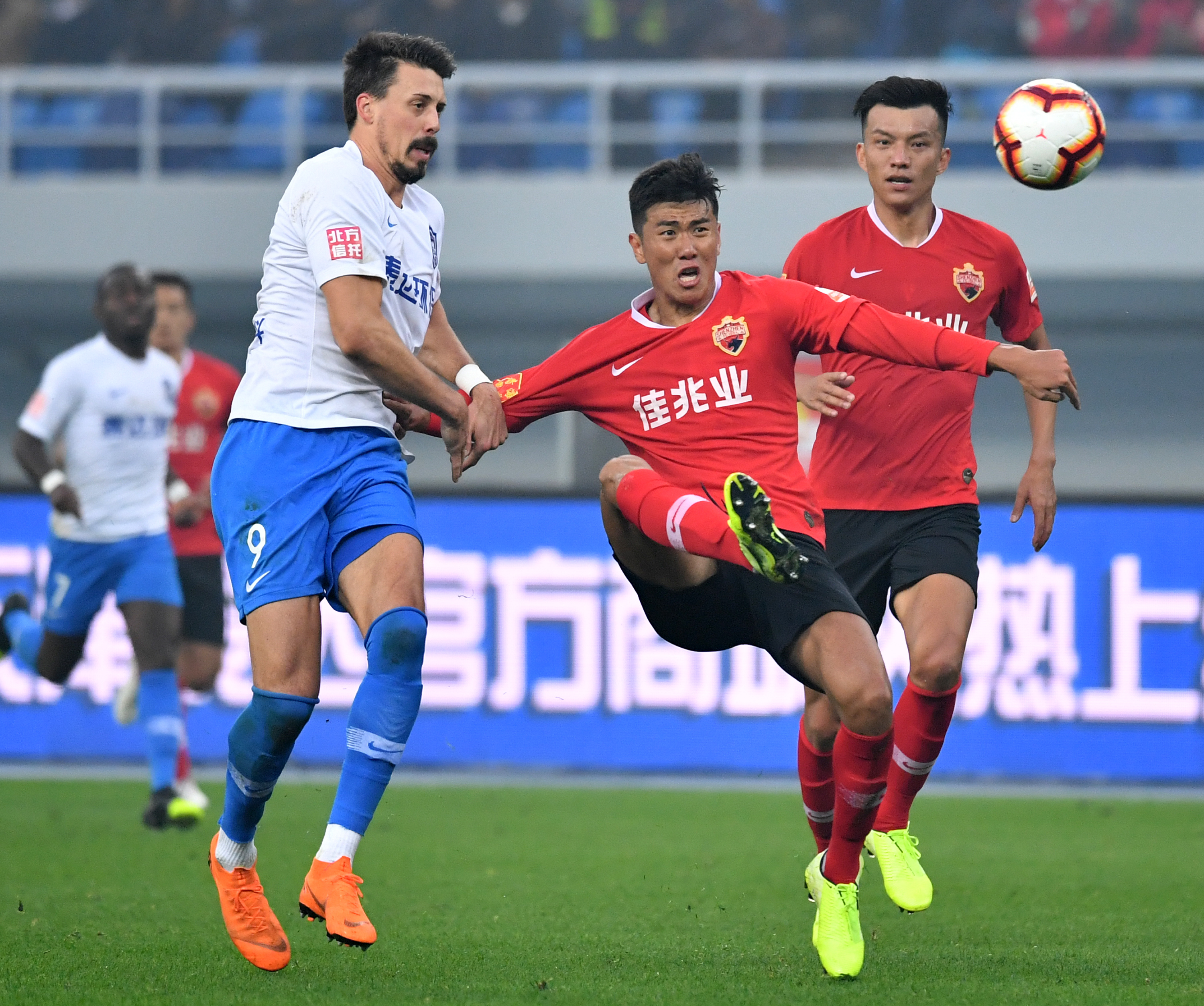 深圳佳兆业球队意气风发,备战充满信心的简单介绍 深圳佳兆业球队意气风发,备战充满信心的简单介绍