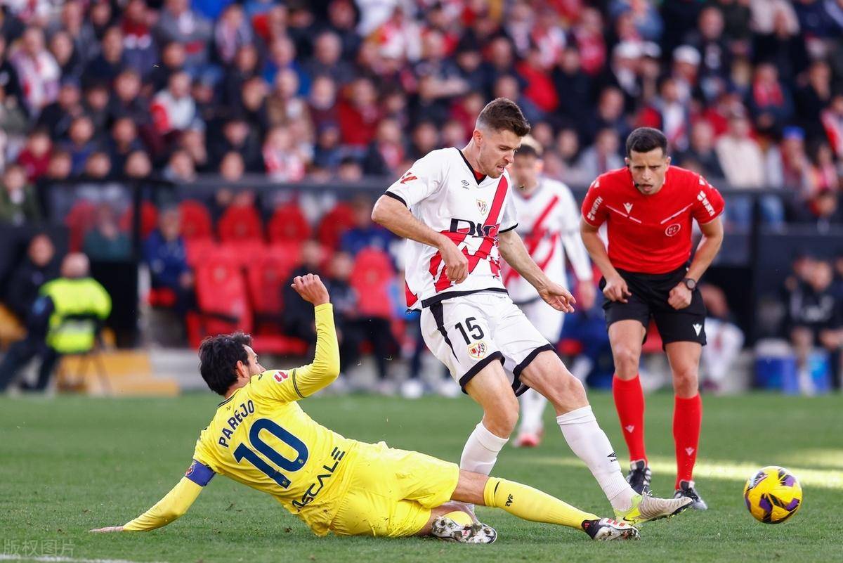 比利亚雷亚尔客场惊险击败西班牙人