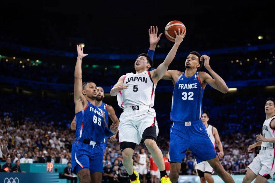 灰熊队战胜篮网，取得了重要的胜利