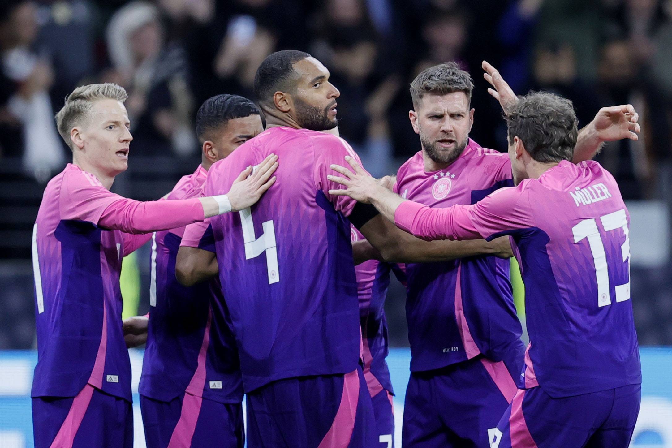 关于瑞士队成功晋级，将参加一个国际足球盛事展现实力的信息