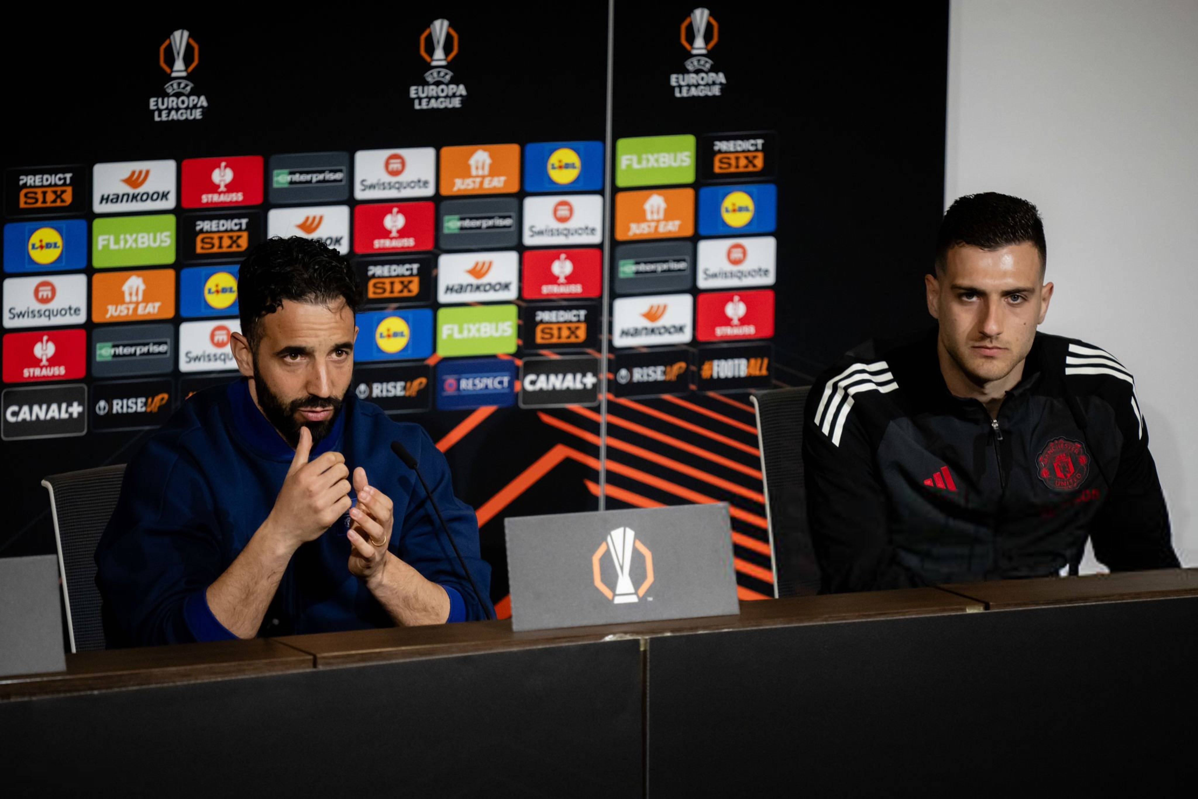 包含欧联杯比赛突发热身赛，球队备战备受压力的词条