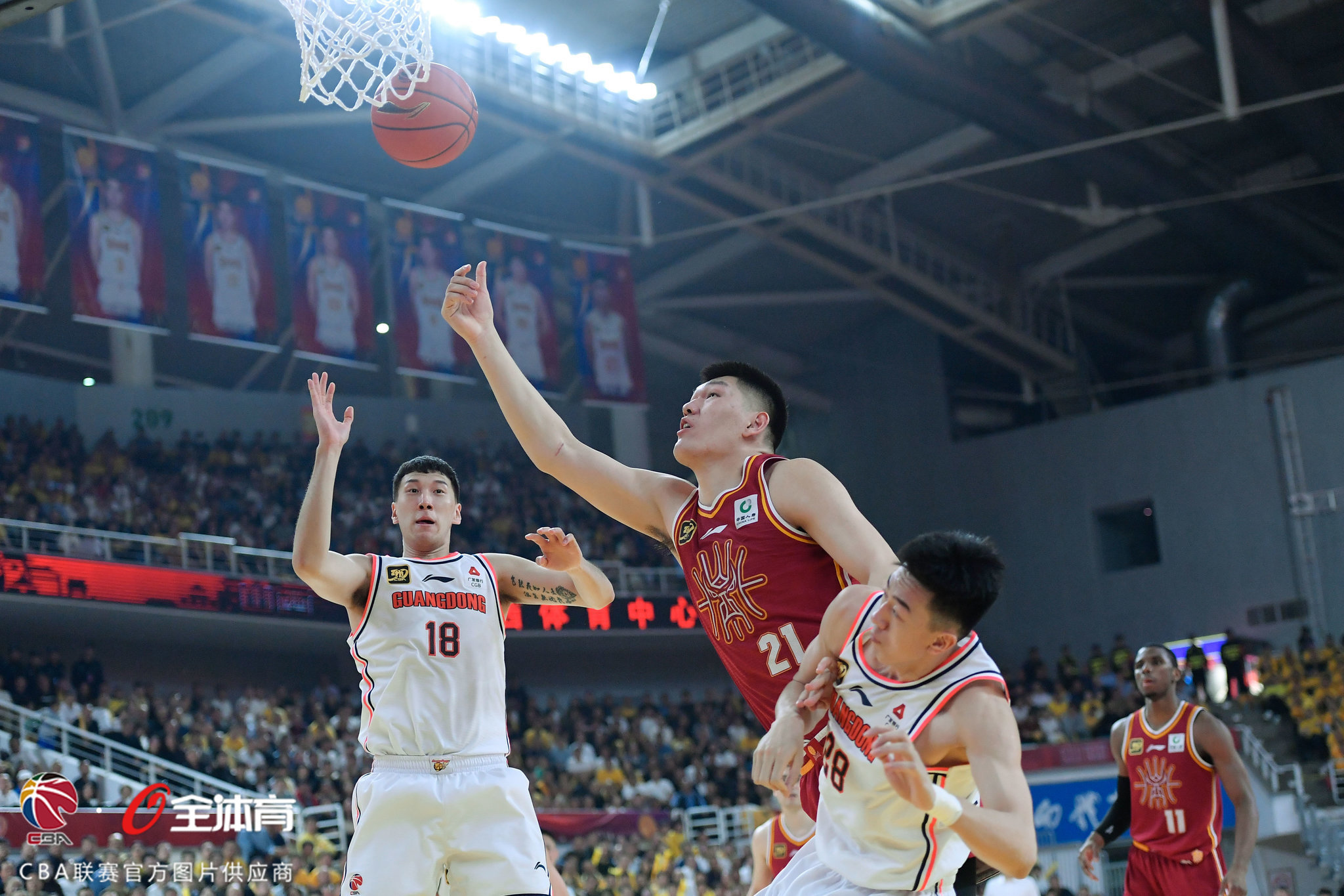 广州男篮打破僵局,开启胜利连环的简单介绍 广州男篮打破僵局,开启胜利连环的简单介绍