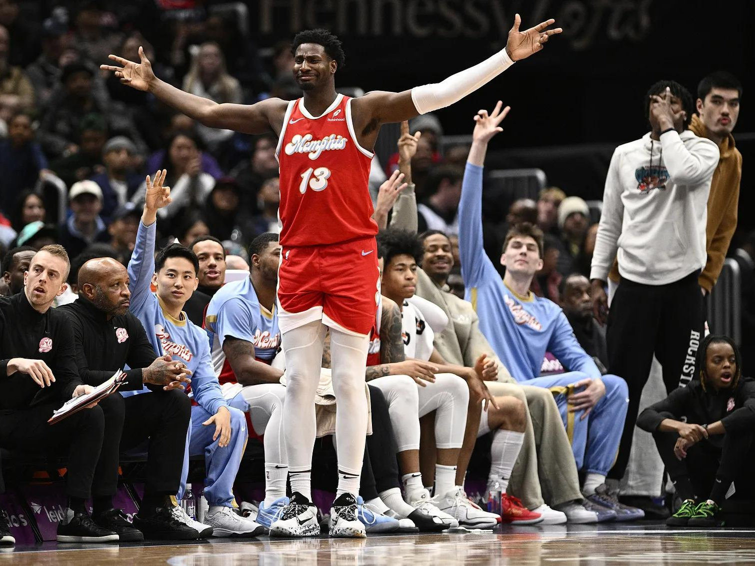 开拓者客场险胜国王,独行侠击败灰熊的简单介绍 开拓者客场险胜国王,独行侠击败灰熊的简单介绍