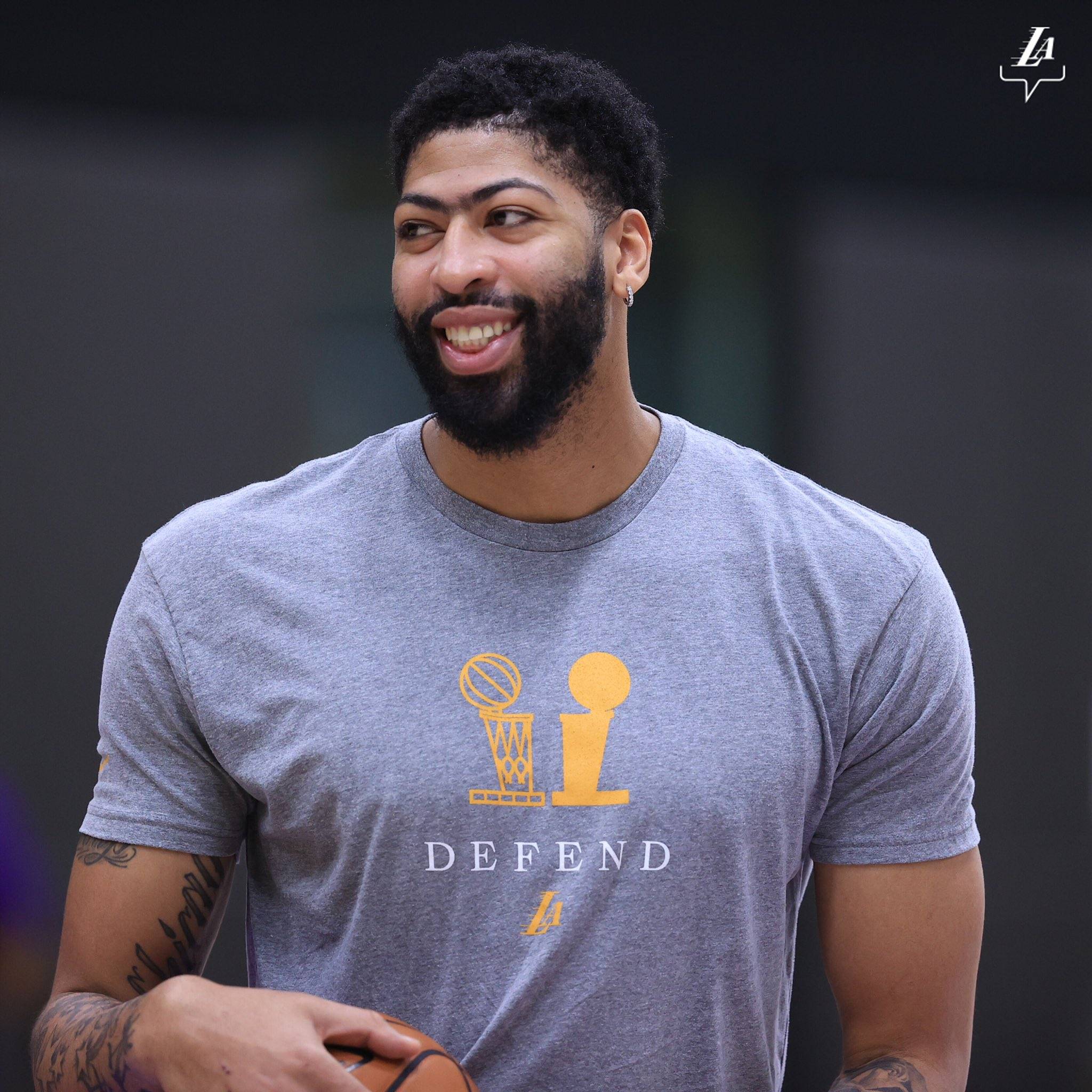 詹姆斯对决安东尼-戴维斯引爆全场的简单介绍 詹姆斯对决安东尼-戴维斯引爆全场的简单介绍