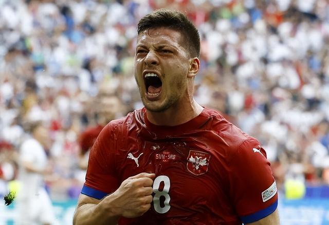 激烈角逐,紧张刺激,球迷热情高涨的简单介绍 激烈角逐,紧张刺激,球迷热情高涨的简单介绍