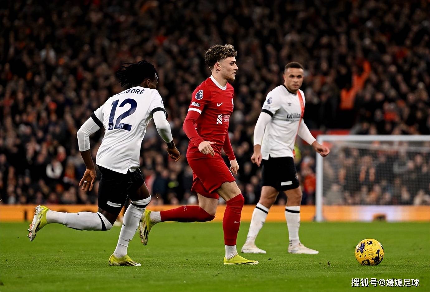 利物浦客场击败哈德斯菲尔德,保持领先优势 利物浦客场击败哈德斯菲尔德,保持领先优势