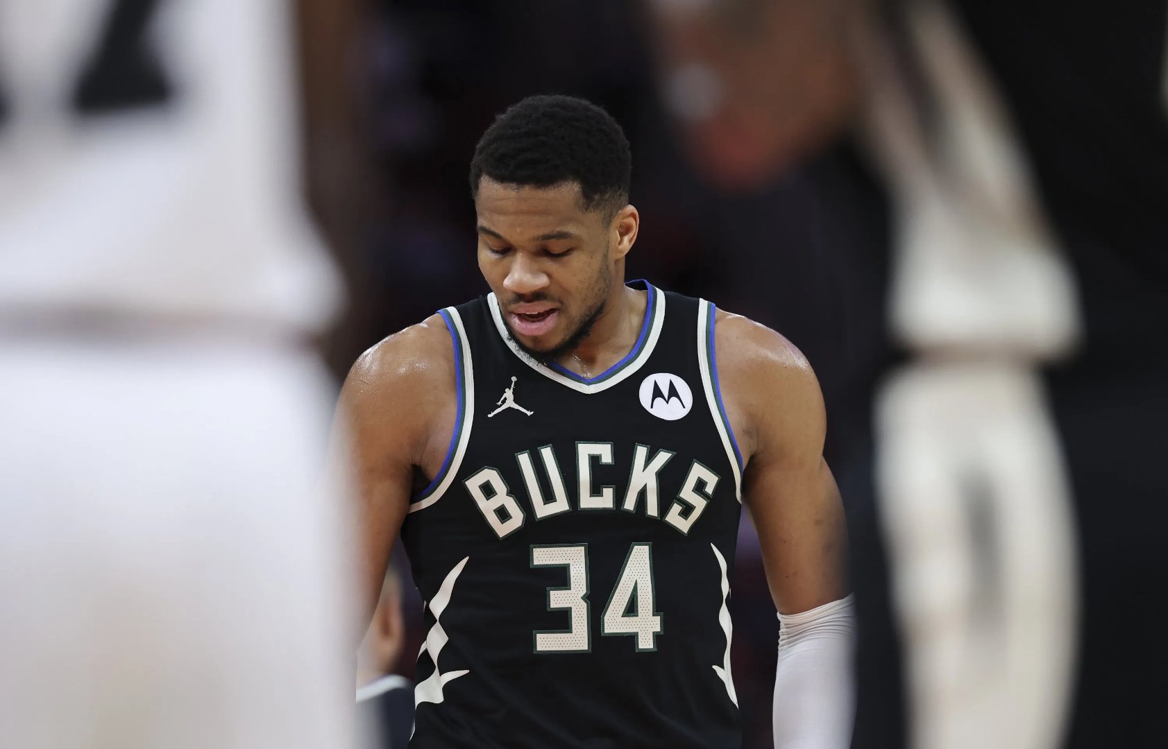 关于雄鹿全队超水平发挥，稳占榜首位置的信息