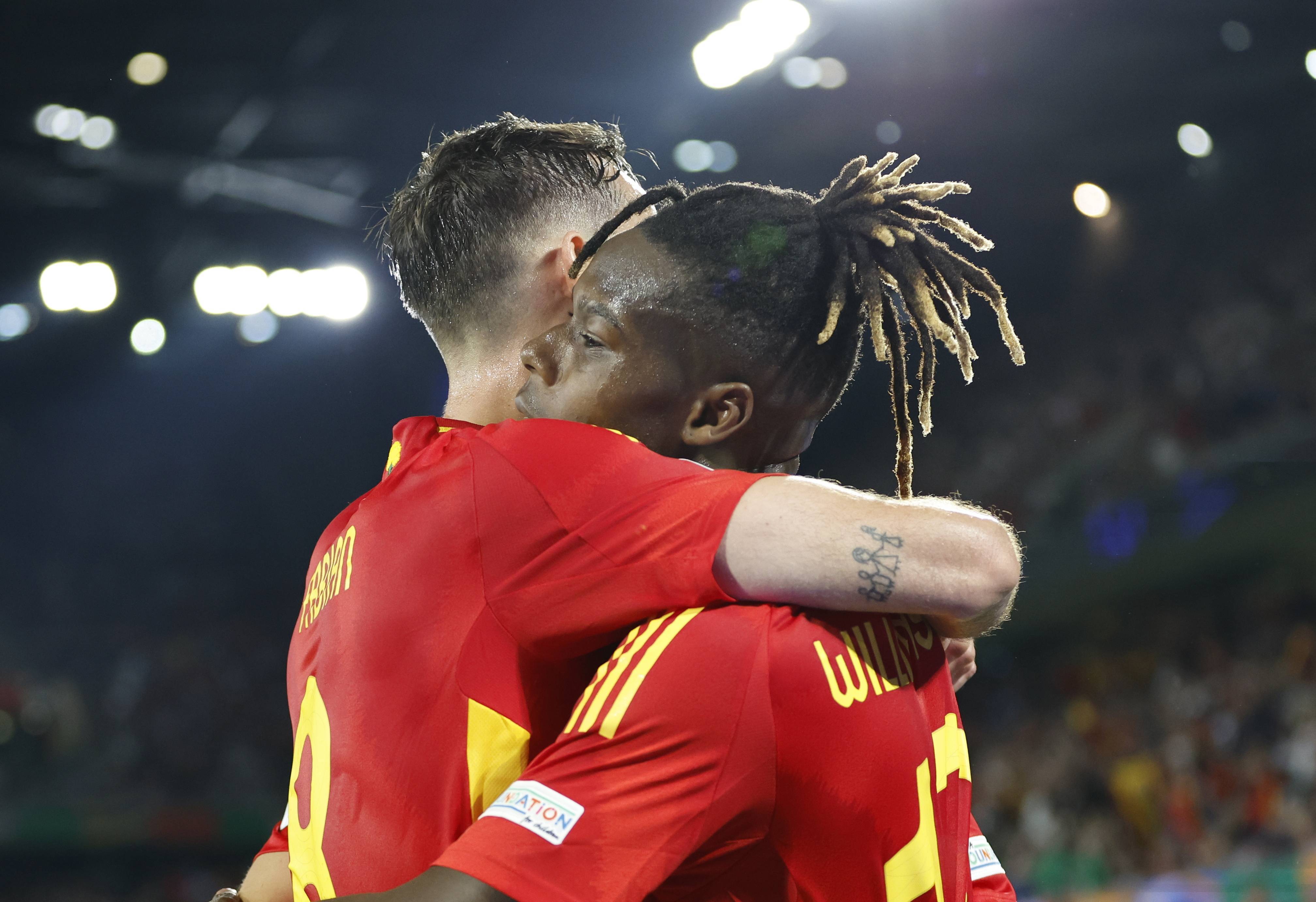 包含西班牙国家队在友谊赛中击败对手,球员状态火热的词条 包含西班牙国家队在友谊赛中击败对手,球员状态火热的词条