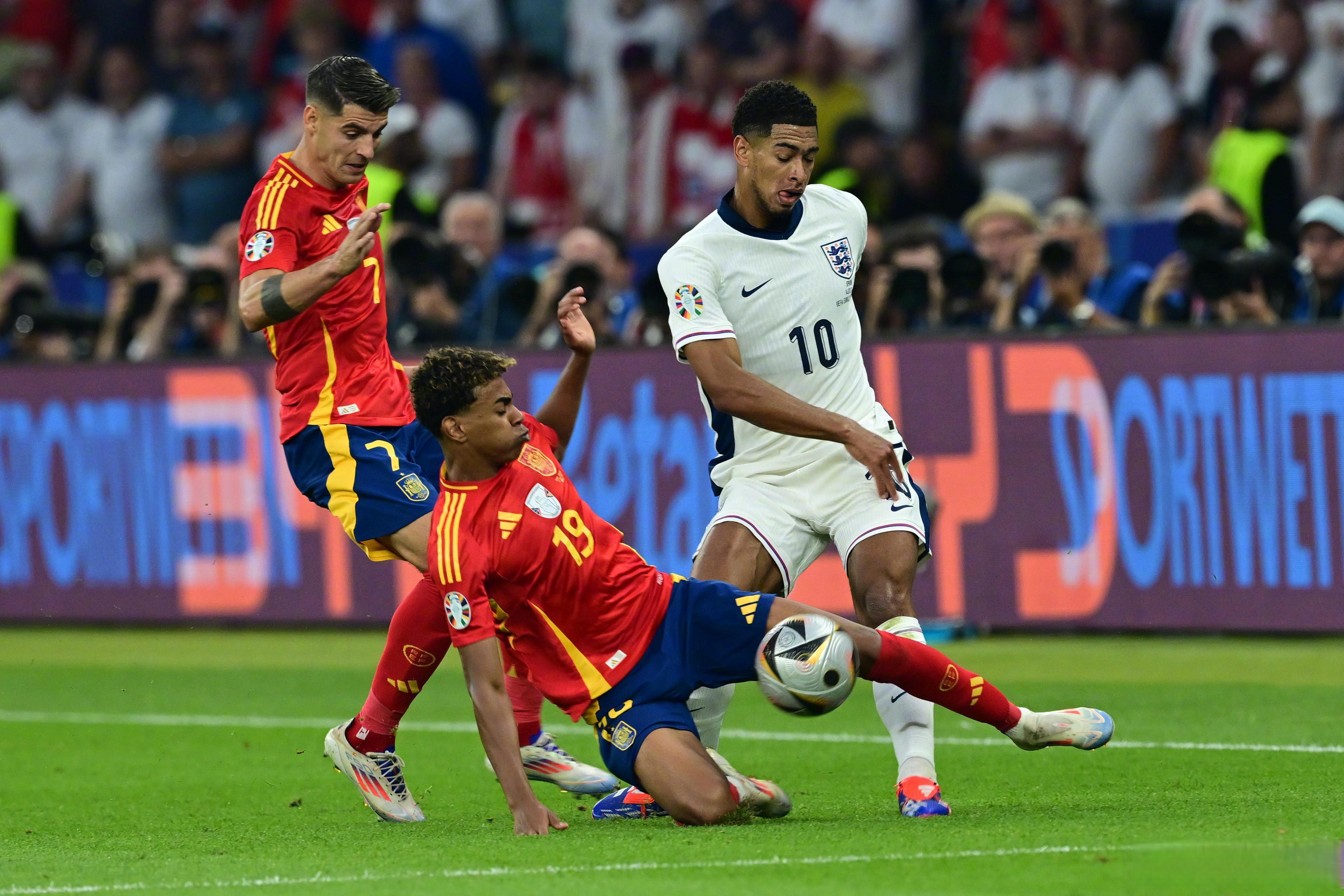 包含西班牙国家队在友谊赛中击败对手,球员状态火热的词条 包含西班牙国家队在友谊赛中击败对手,球员状态火热的词条