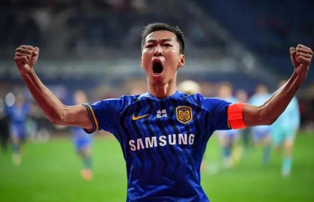 球队取得决定性胜利,领跑比赛 球队取得决定性胜利,领跑比赛