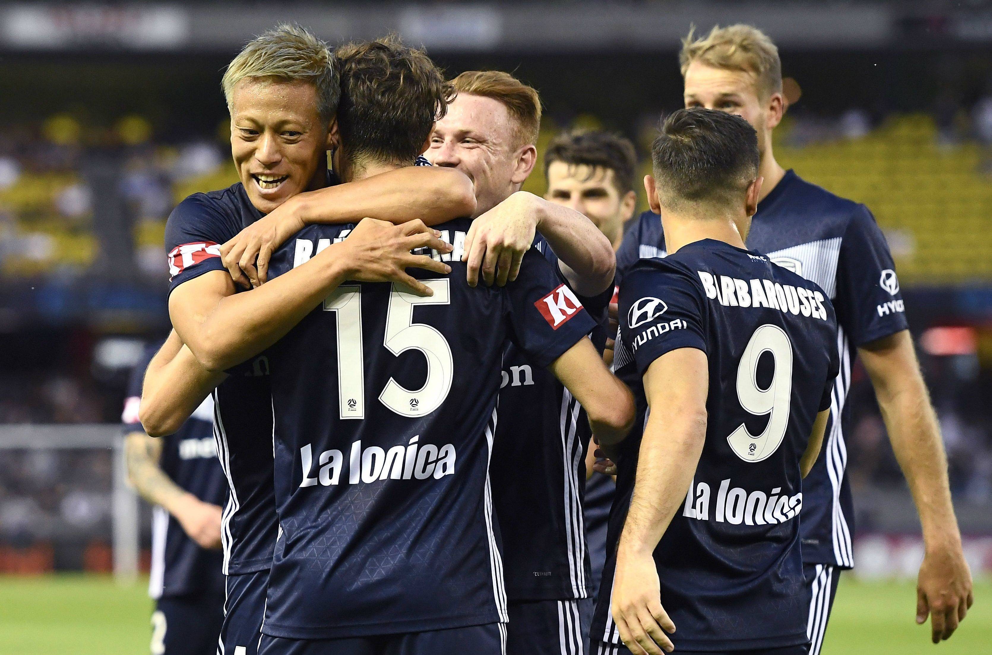 球队取得决定性胜利,领跑比赛 球队取得决定性胜利,领跑比赛