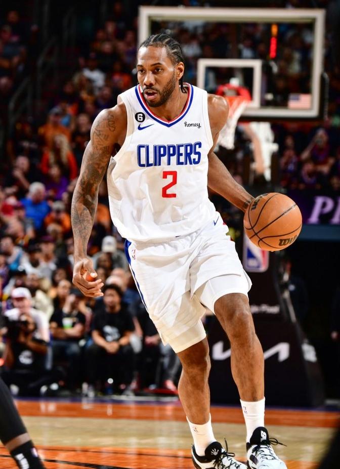 伦纳德精彩表现带领球队轻松取胜的简单介绍 伦纳德精彩表现带领球队轻松取胜的简单介绍