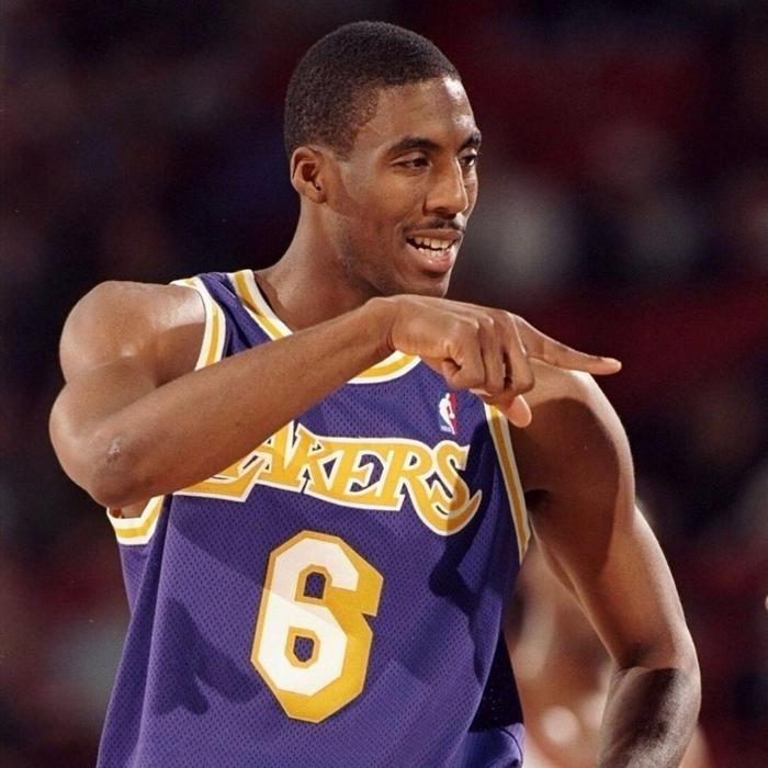 包含新泽西小牛队凭借犀利攻势实现逆转，大破对手阵容的词条