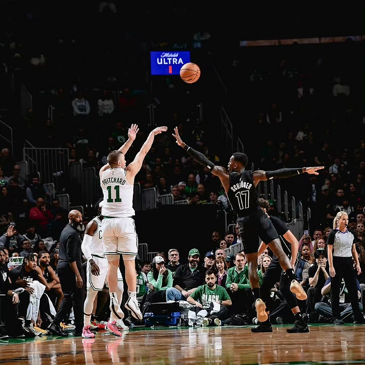 关于凯尔特人士气低迷，主场面对篮网艰难胜出的信息