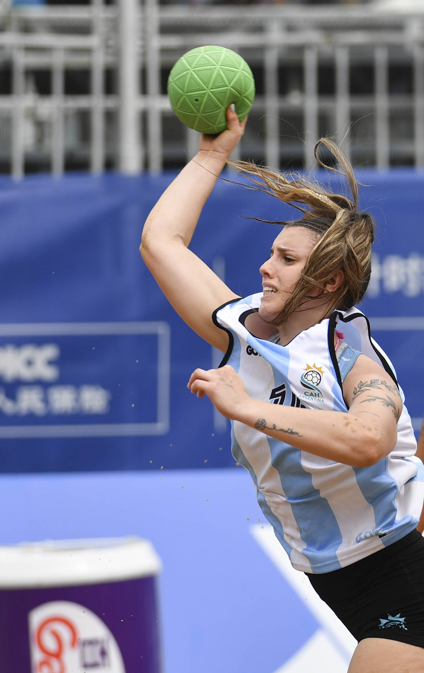 阿根廷队超越困难,取得胜利进入半决赛 阿根廷队超越困难,取得胜利进入半决赛