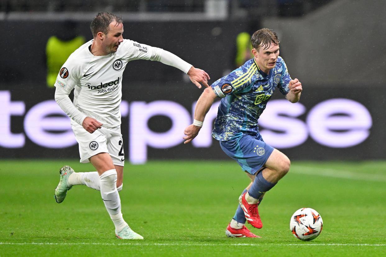 法兰克福球员因伤退出比赛,团队危机 法兰克福球员因伤退出比赛,团队危机