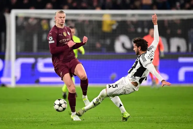 曼城客场失利，连败情况严峻