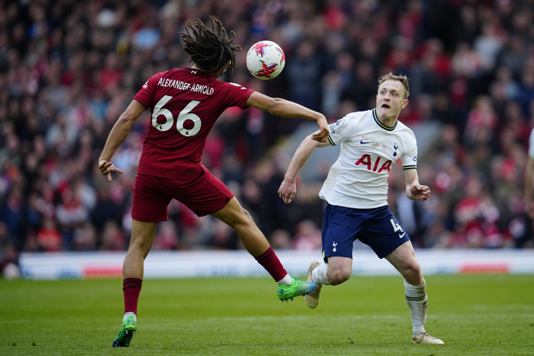 哈德斯菲尔德主场击败富勒姆保持领先优势的简单介绍