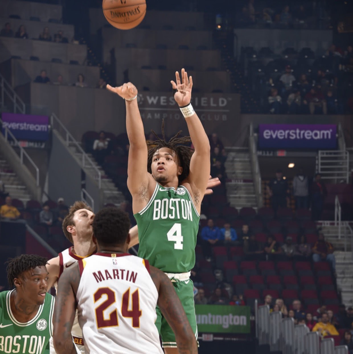 狼队客场告捷,保住不败战绩 狼队客场告捷,保住不败战绩