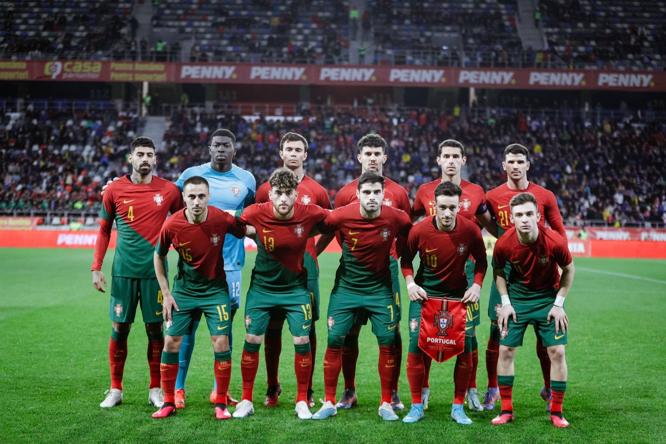 铁血对决!葡萄牙队与法国队搏杀 铁血对决!葡萄牙队与法国队搏杀