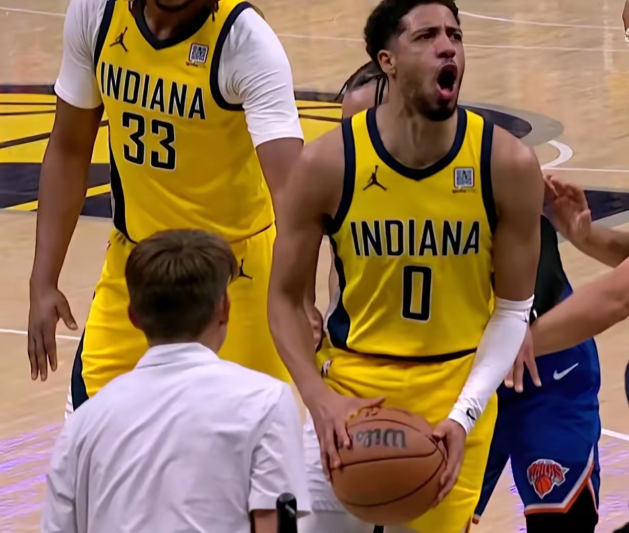 篮球名将失误致胜，球队逆转取得胜利的简单介绍