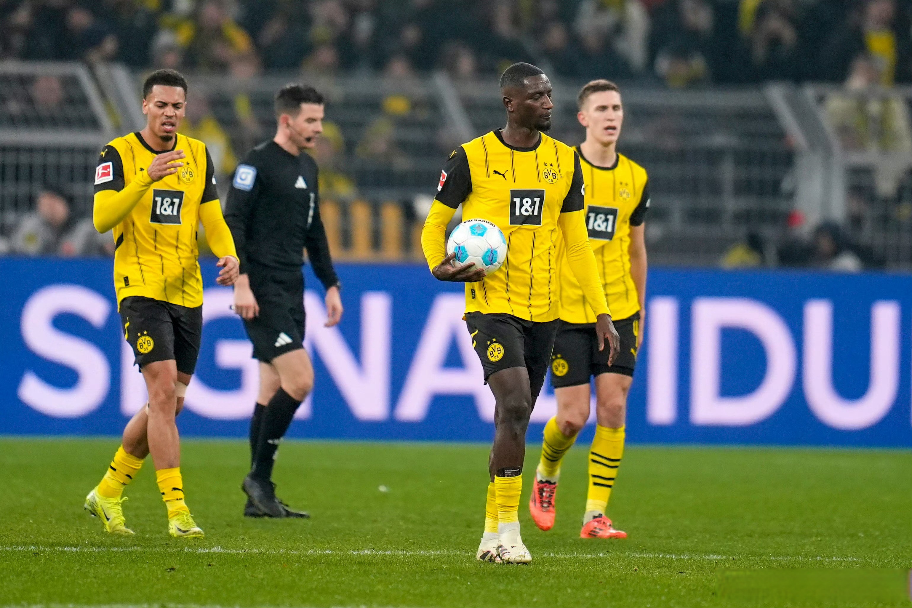 霍芬海姆在比赛中展现出色实力,击败对手 霍芬海姆在比赛中展现出色实力,击败对手