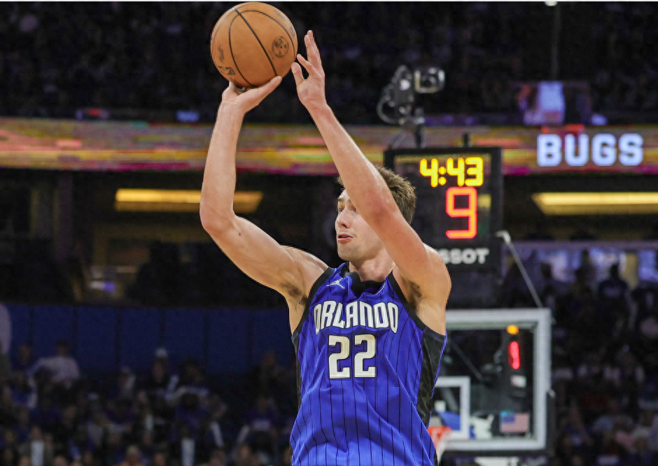 国王战胜尼克斯，福克斯助攻全队攻防稳定