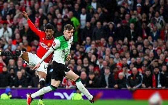 足坛风云再掀波澜,传奇球员再次逆袭 足坛风云再掀波澜,传奇球员再次逆袭