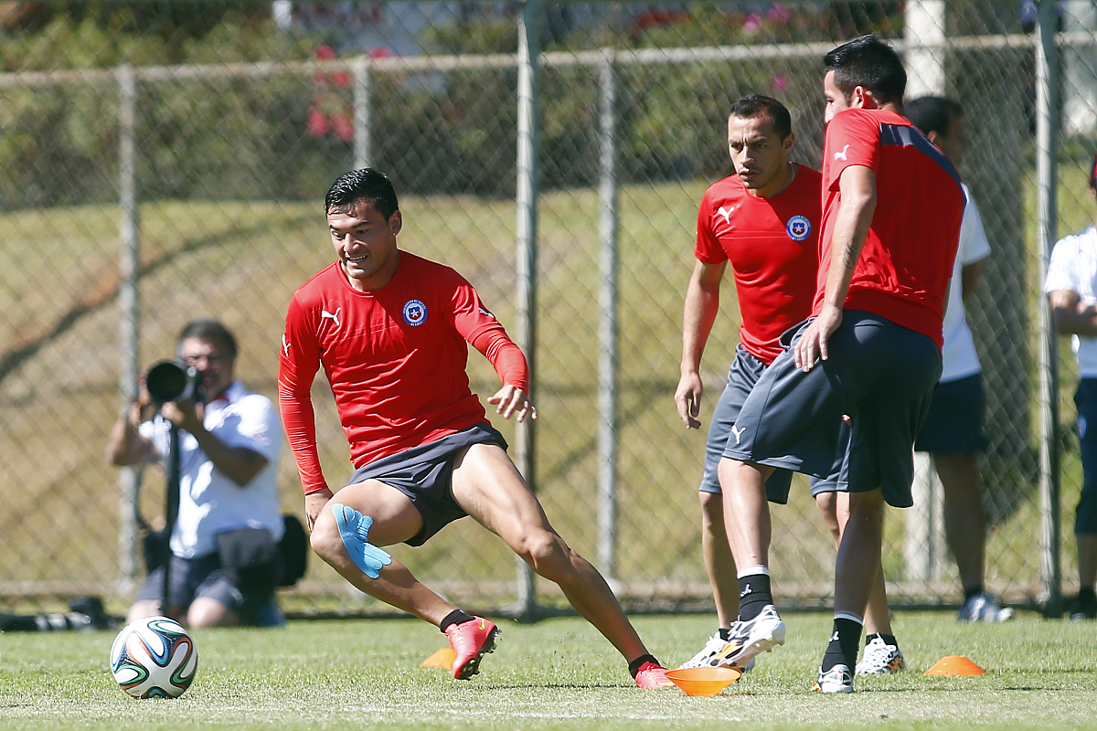 没有放松的瞬间,球场上的较量永不停歇的简单介绍 没有放松的瞬间,球场上的较量永不停歇的简单介绍