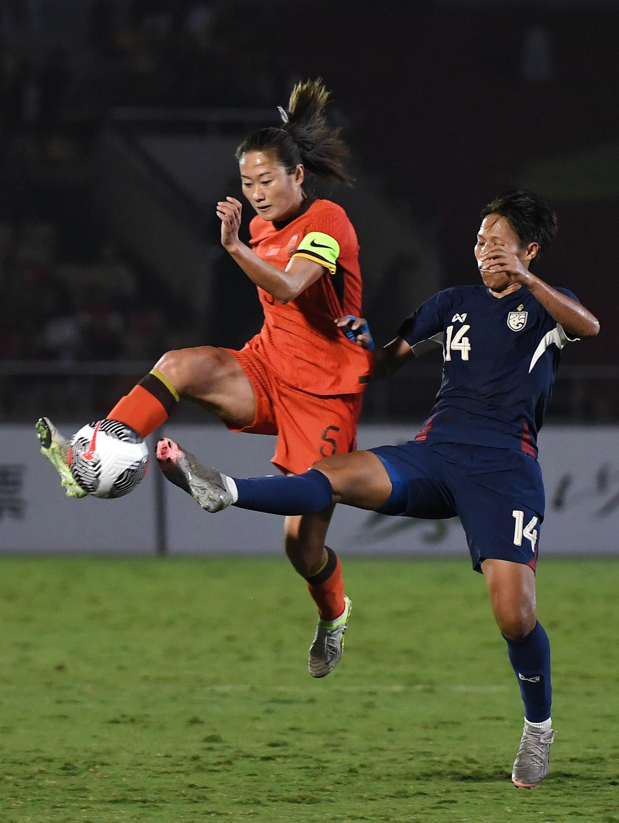 包含冠军风采！中国女足在比赛中夺魁的词条