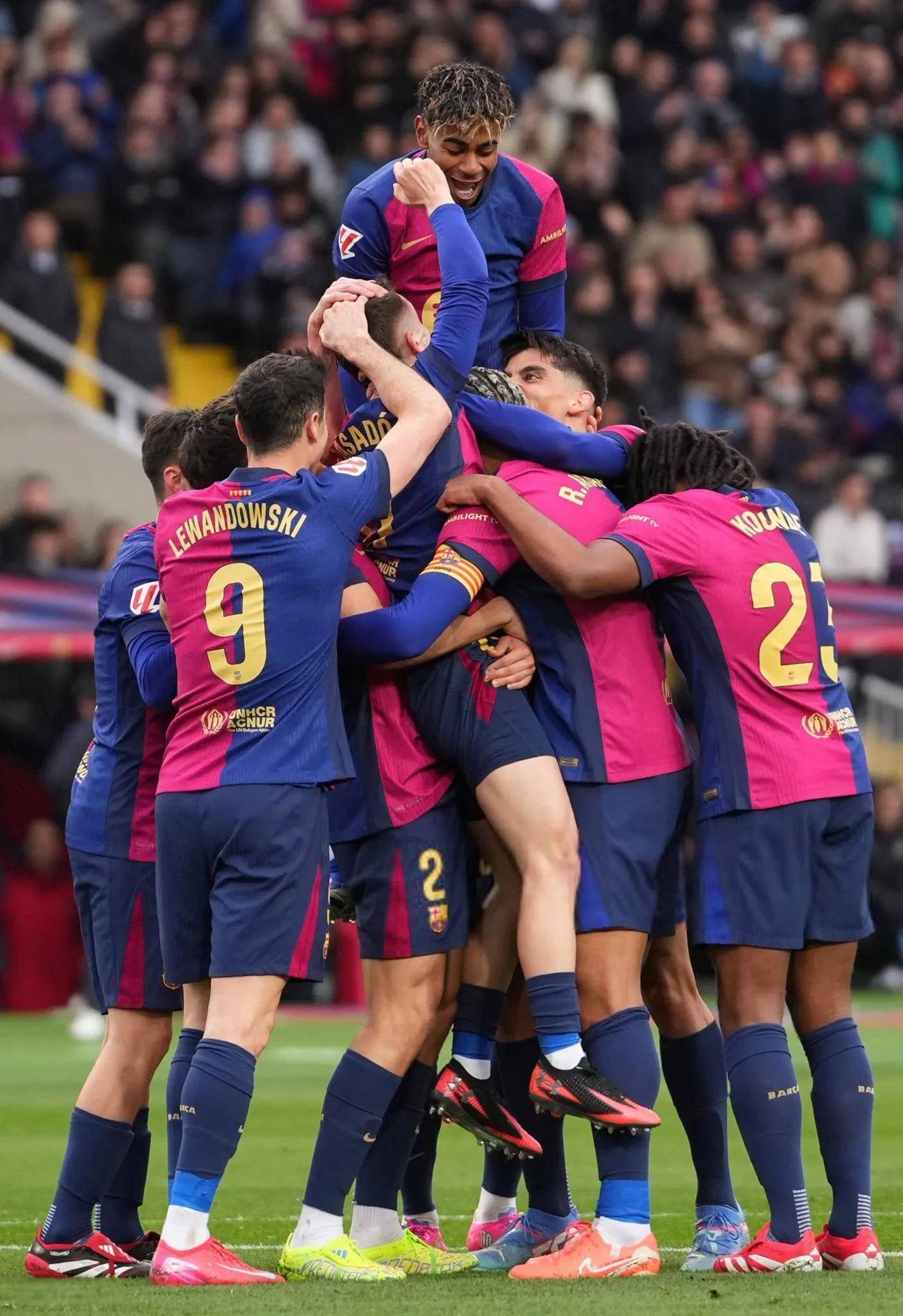 曼城挫败巴萨,豪门遭遇挫折 曼城挫败巴萨,豪门遭遇挫折