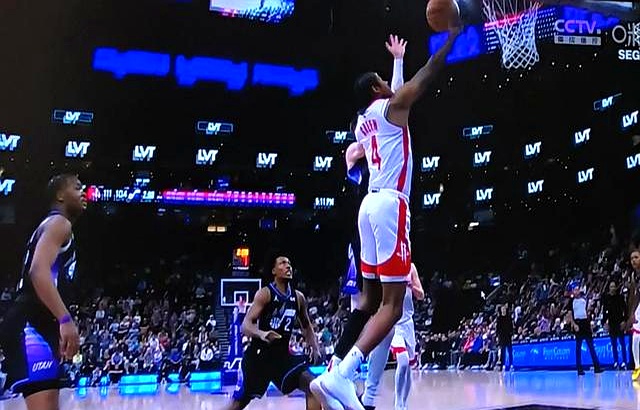 火箭队险胜爵士，系列赛比分2-0领先