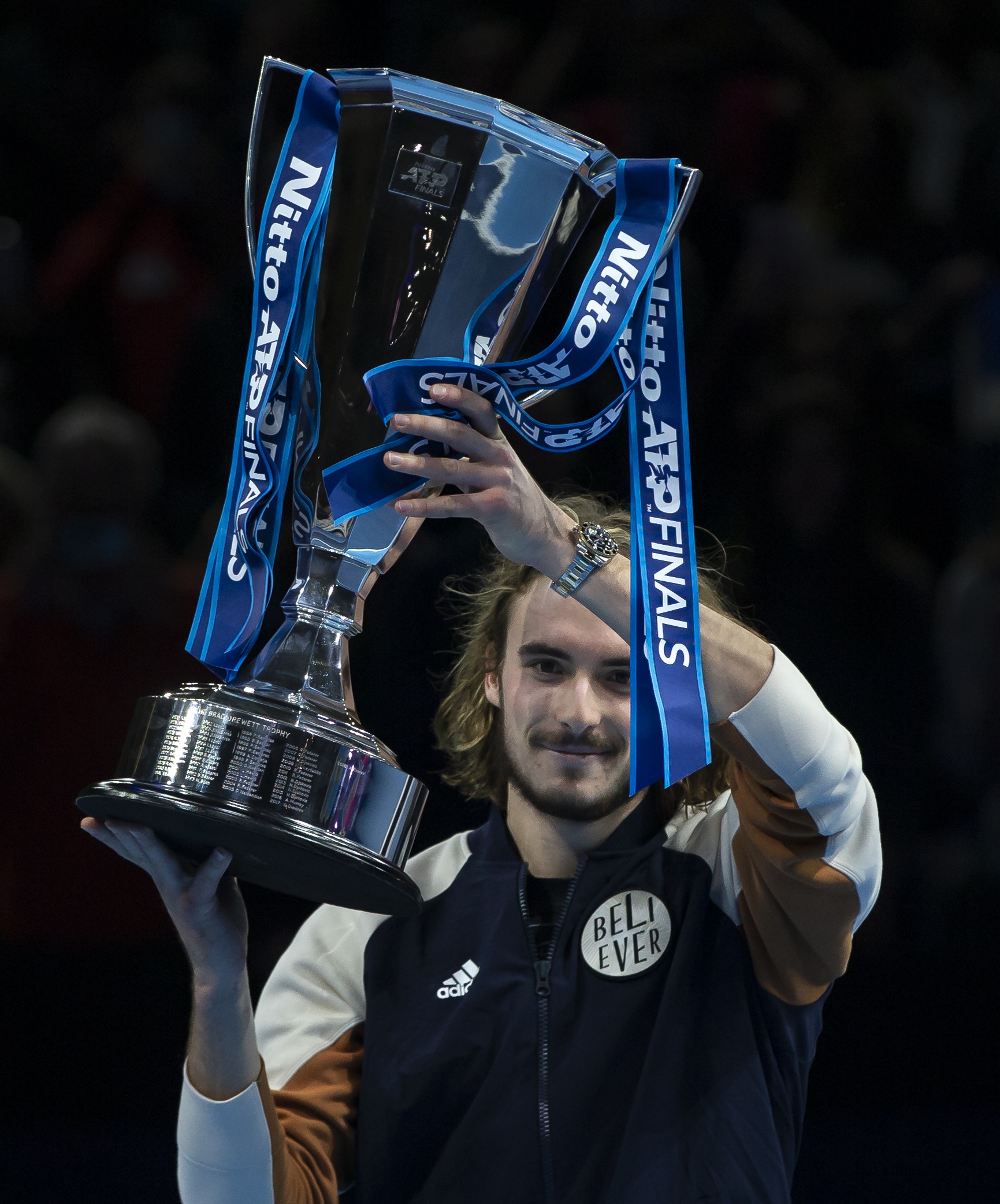 年终总决赛轻取澳网,西西帕斯点燃赛场 年终总决赛轻取澳网,西西帕斯点燃赛场